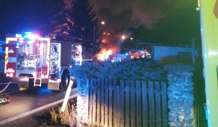 Lenora - požár bytového domu, jeden mrtvý a devět zraněných